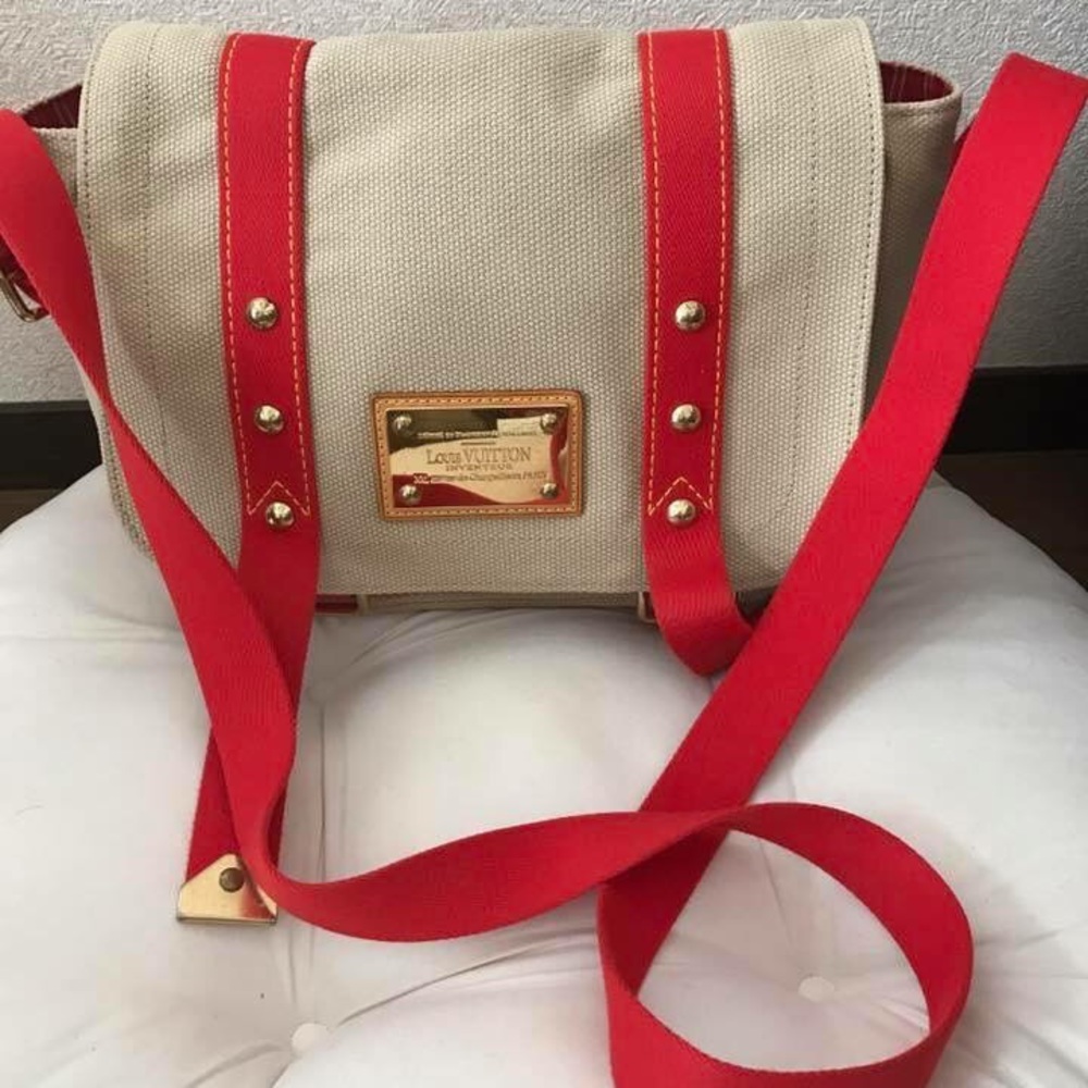Louis Vuitton Antigua Besace PM Shoulder Bag
